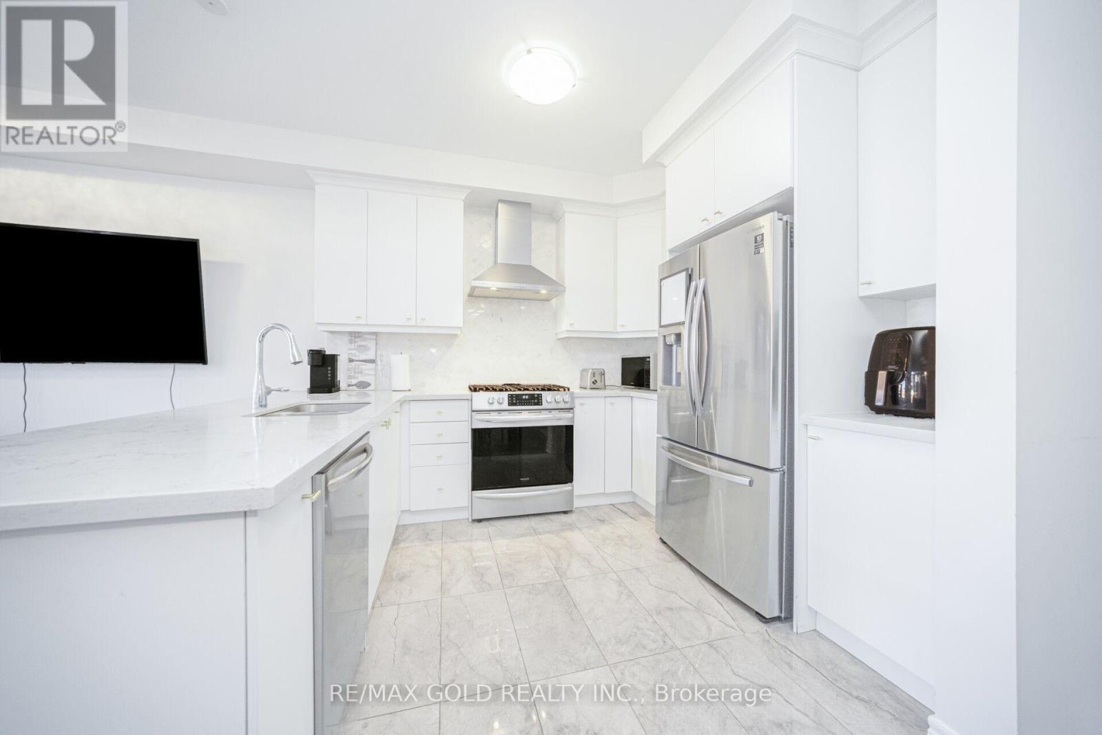 75 Branigan Crescent, Halton Hills, Ontario  L7G 0M8 - Photo 14 - W12486535