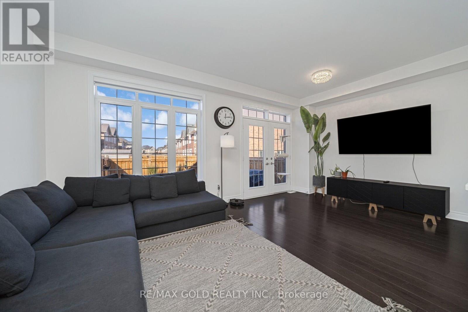 75 Branigan Crescent, Halton Hills, Ontario  L7G 0M8 - Photo 17 - W12486535