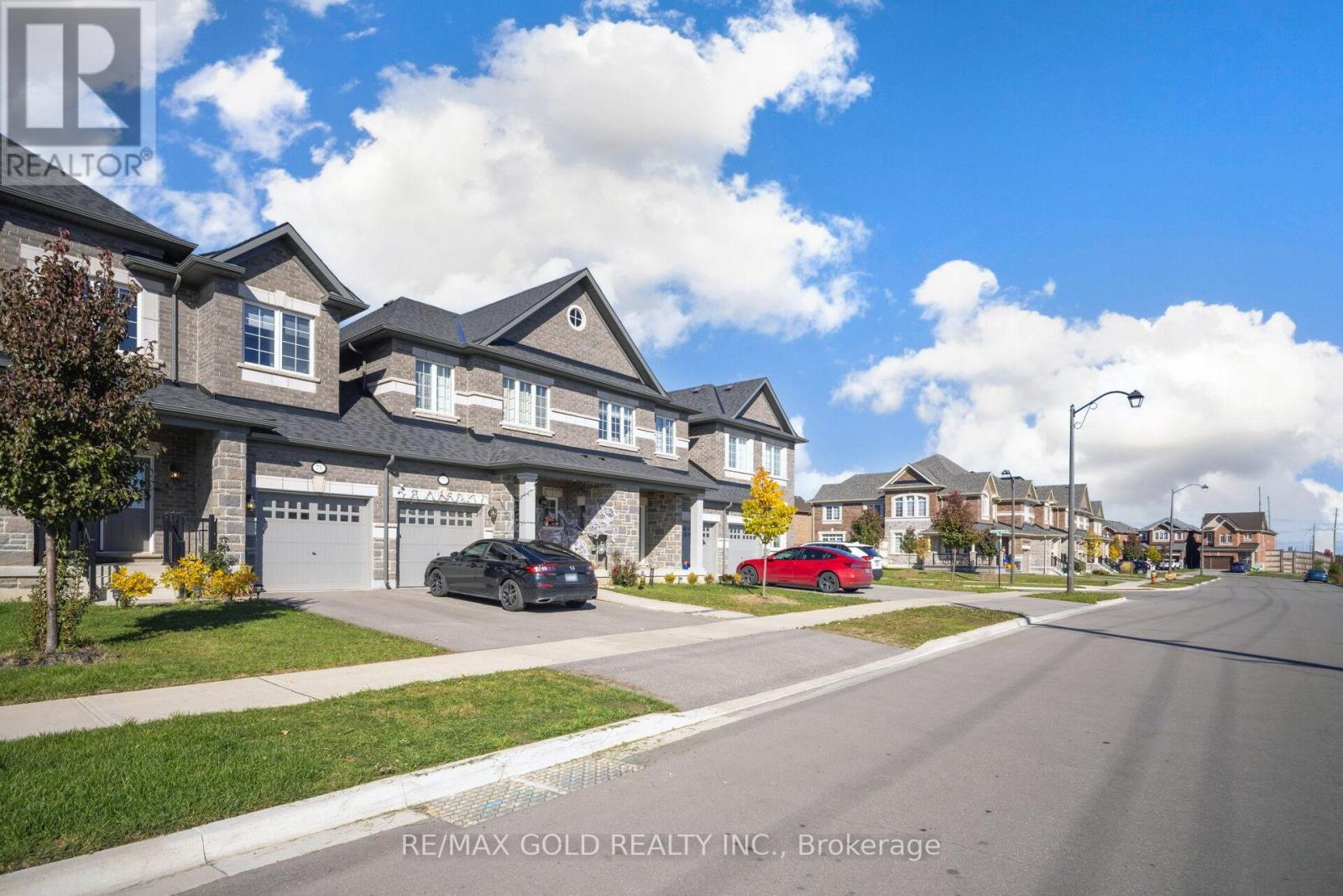 75 Branigan Crescent, Halton Hills, Ontario  L7G 0M8 - Photo 2 - W12486535