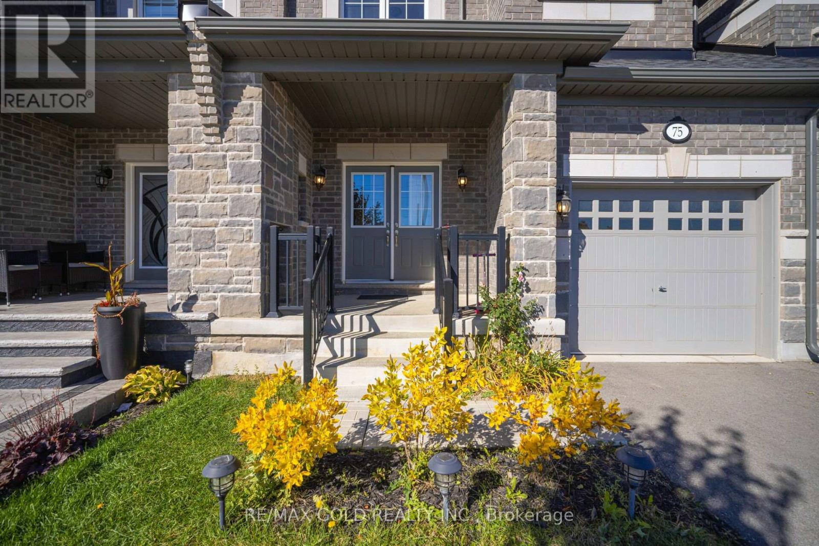 75 Branigan Crescent, Halton Hills, Ontario  L7G 0M8 - Photo 5 - W12486535