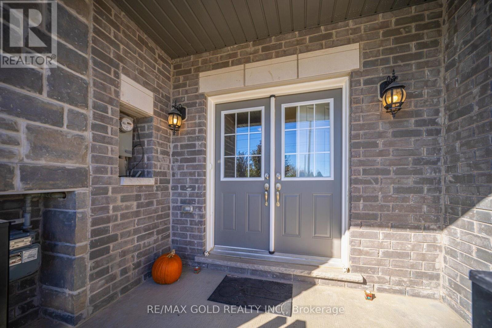 75 Branigan Crescent, Halton Hills, Ontario  L7G 0M8 - Photo 6 - W12486535