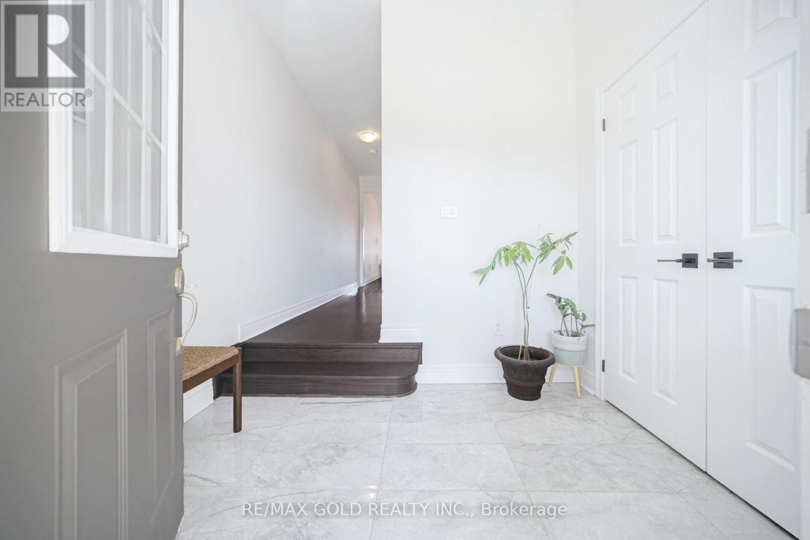 75 Branigan Crescent, Halton Hills, Ontario  L7G 0M8 - Photo 7 - W12486535