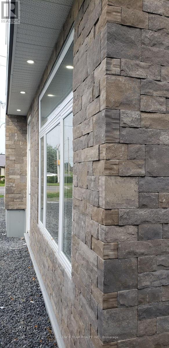 600 10th Street E, Cornwall, Ontario  K6H 2X7 - Photo 27 - X12486544