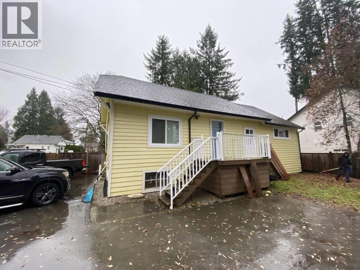 21190 River Rd, Maple Ridge, British Columbia  V2X 2A4 - Photo 1 - R3060056