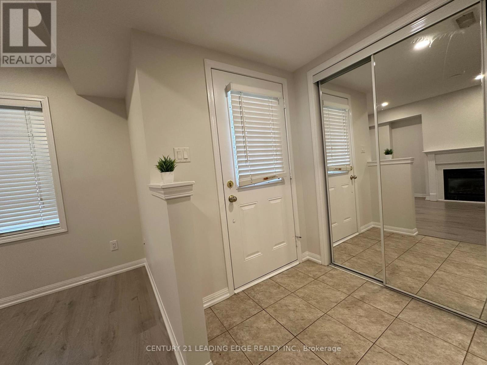 438 Beach Boulevard, Hamilton, Ontario  L8H 6X1 - Photo 3 - X12486516