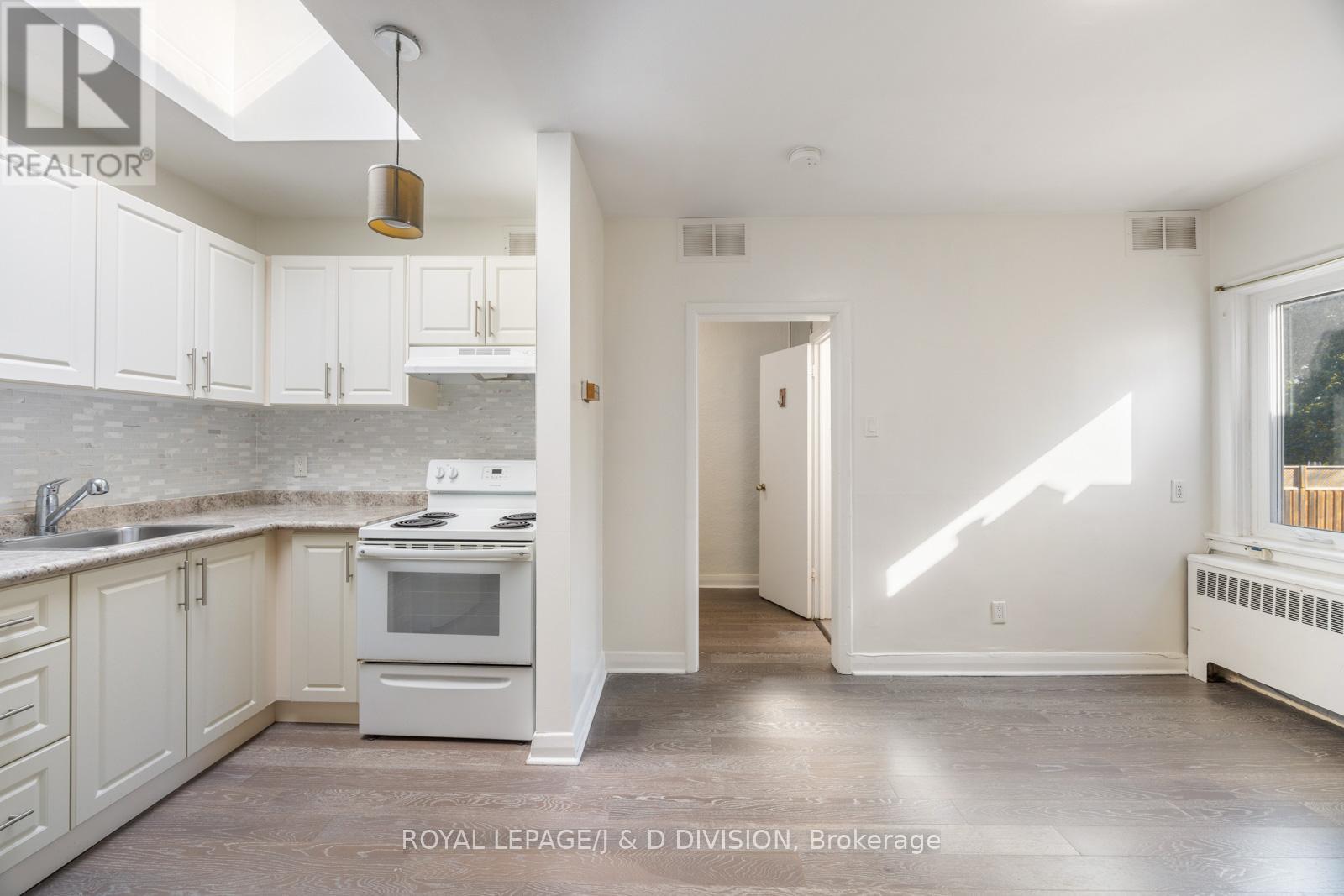 2 - 351 Melrose Avenue, Toronto, Ontario  M5M 3Y8 - Photo 11 - C12486570