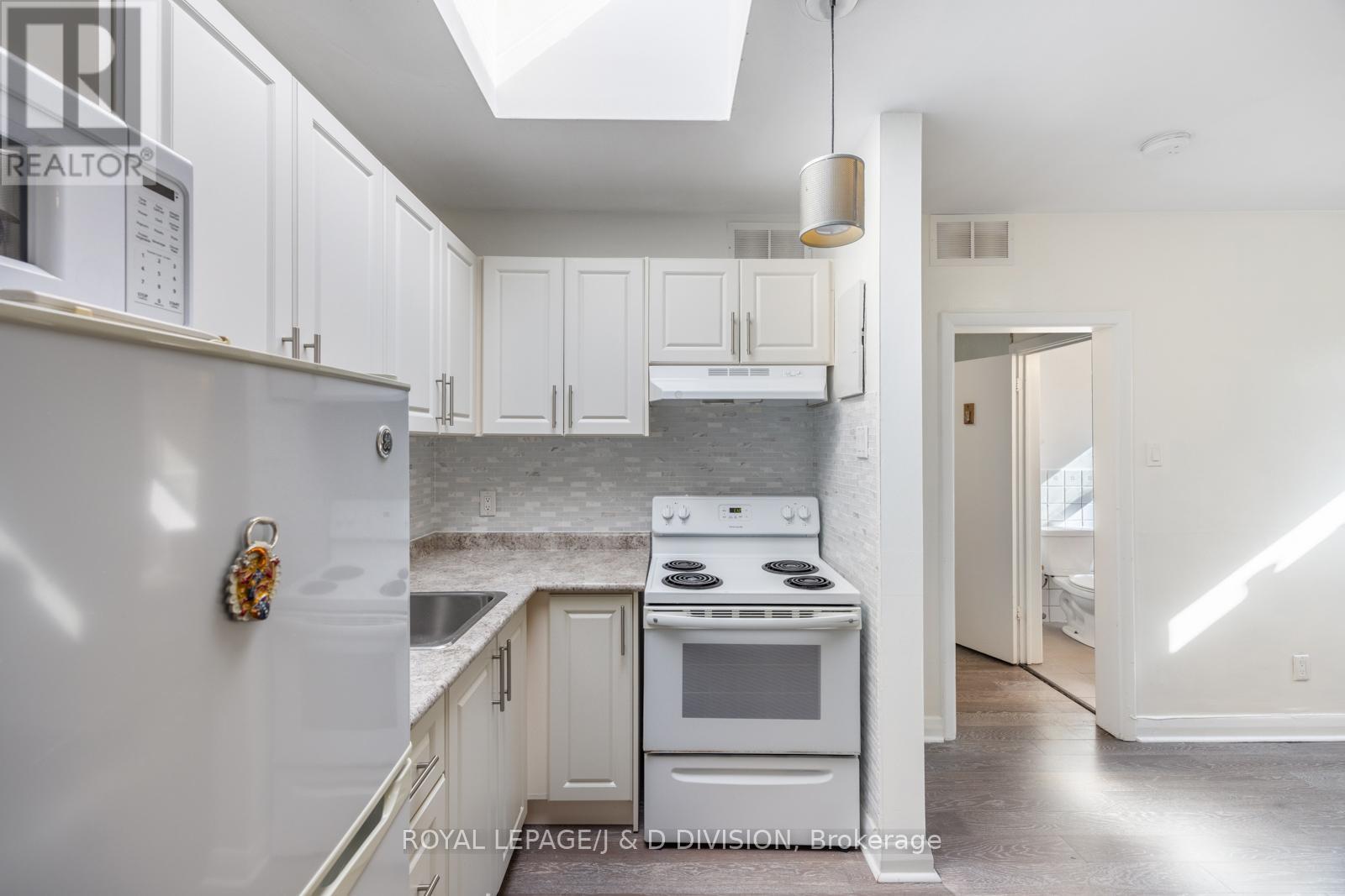 2 - 351 Melrose Avenue, Toronto, Ontario  M5M 3Y8 - Photo 12 - C12486570