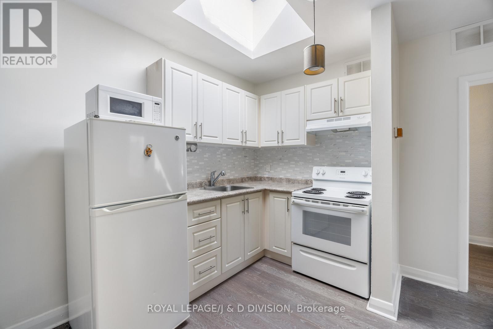 2 - 351 Melrose Avenue, Toronto, Ontario  M5M 3Y8 - Photo 13 - C12486570