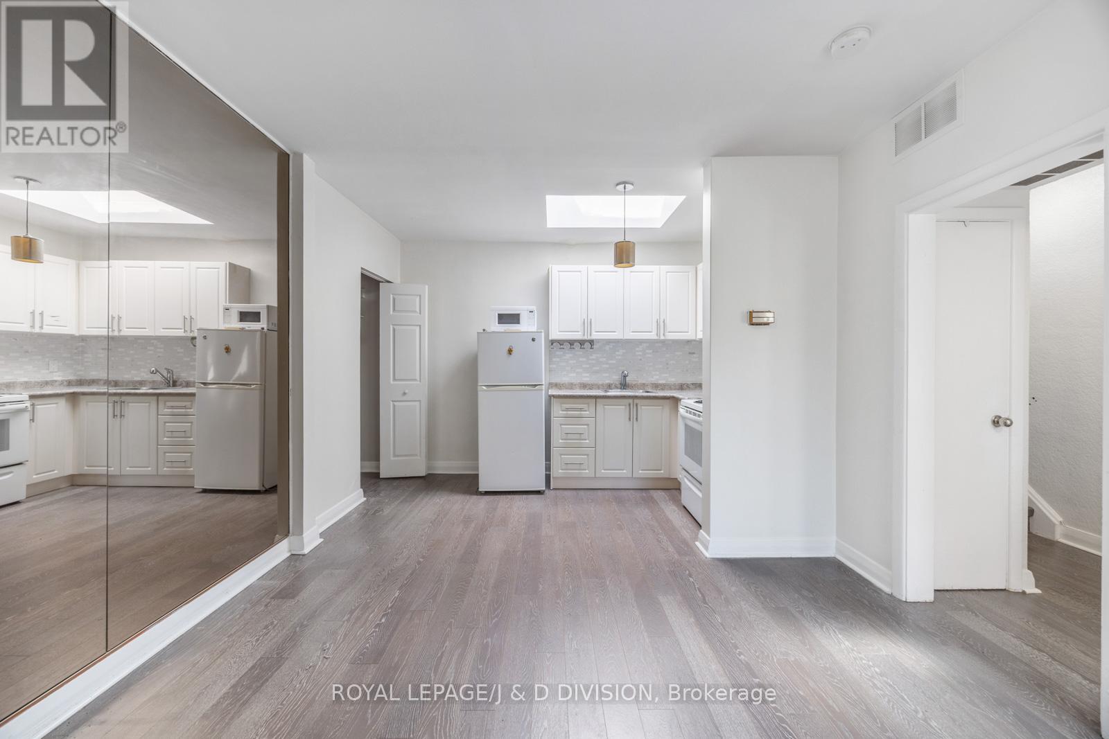 2 - 351 Melrose Avenue, Toronto, Ontario  M5M 3Y8 - Photo 9 - C12486570