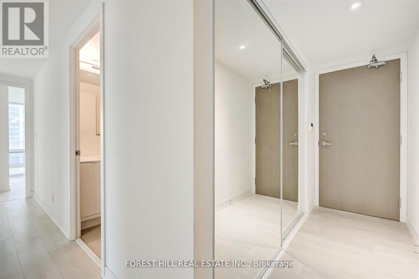 1004 - 88 Harbour Street, Toronto, Ontario  N5J 1B7 - Photo 2 - C12486573