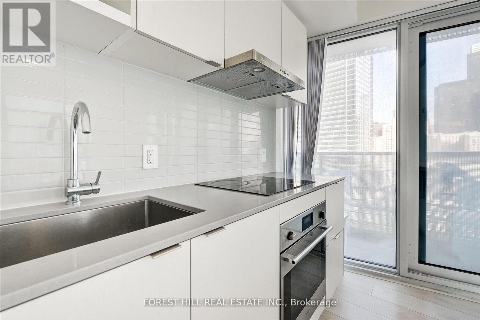 1004 - 88 Harbour Street, Toronto, Ontario  N5J 1B7 - Photo 6 - C12486573