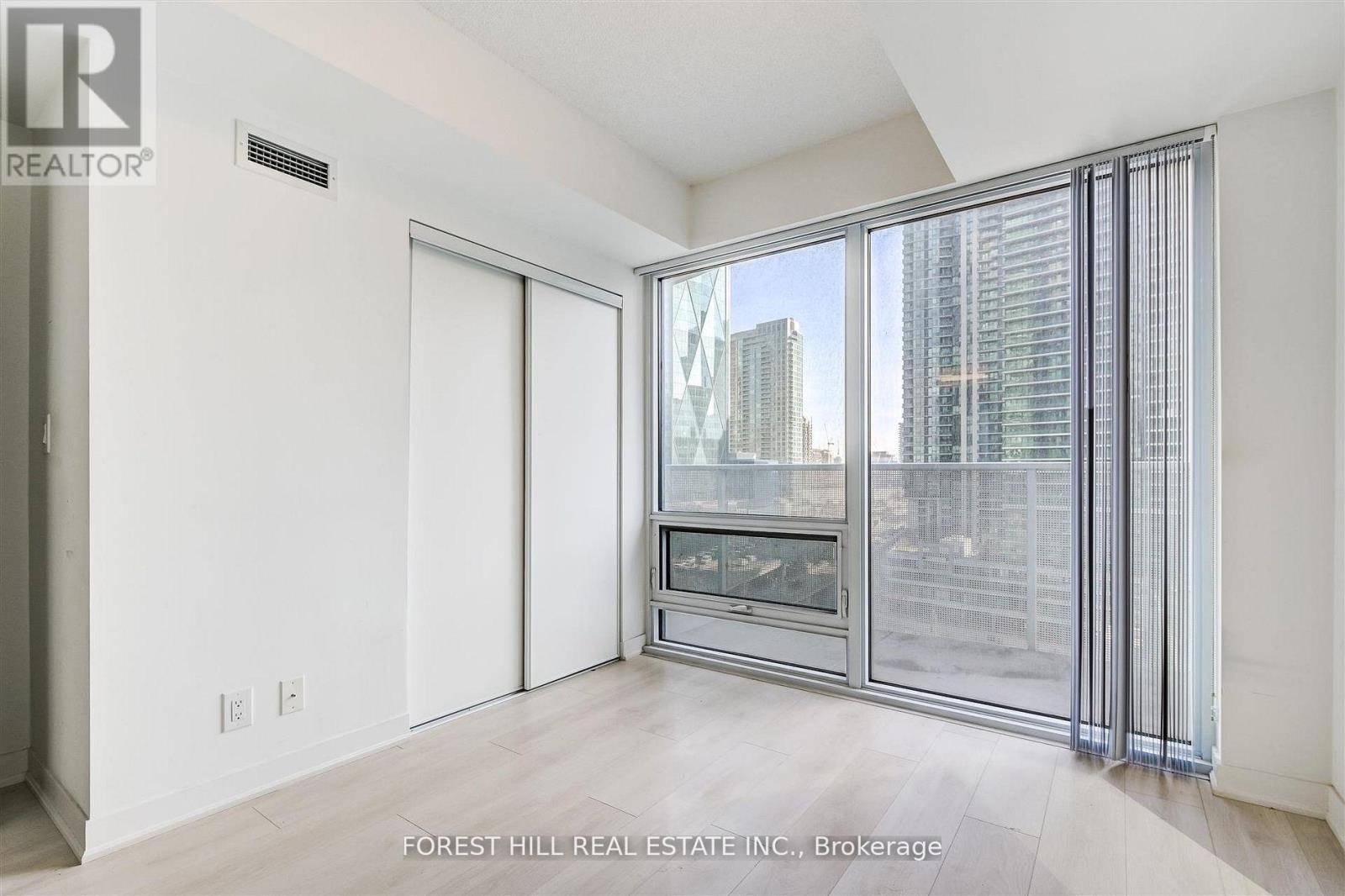 1004 - 88 Harbour Street, Toronto, Ontario  N5J 1B7 - Photo 8 - C12486573