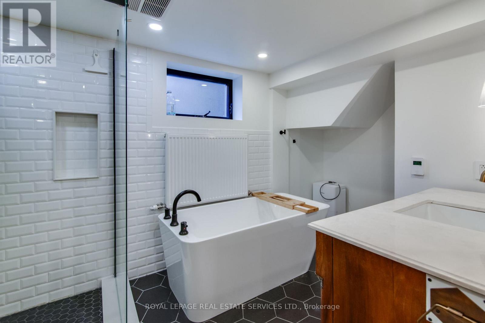 L - 70 Kilbarry Road, Toronto, Ontario  M5P 1K6 - Photo 18 - C12486585