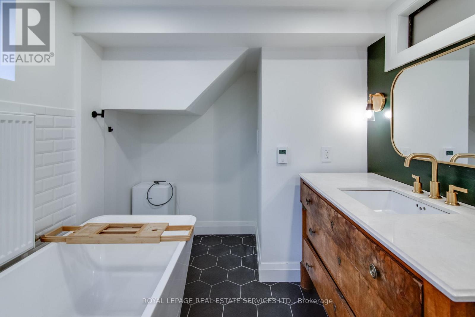 L - 70 Kilbarry Road, Toronto, Ontario  M5P 1K6 - Photo 19 - C12486585