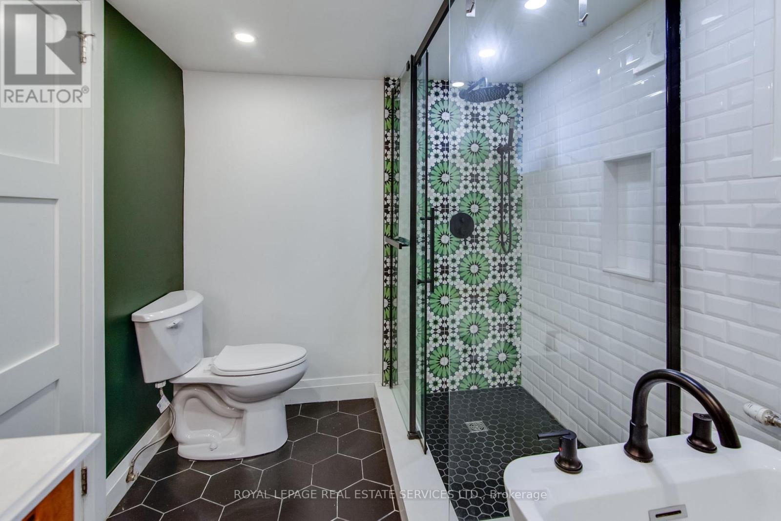 L - 70 Kilbarry Road, Toronto, Ontario  M5P 1K6 - Photo 20 - C12486585