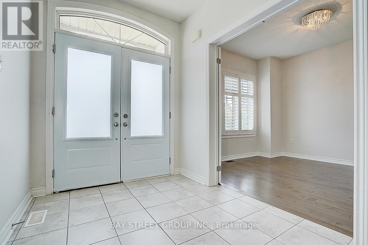 852 William Lee Avenue, Oshawa, Ontario  L1K 0W2 - Photo 3 - E12486568