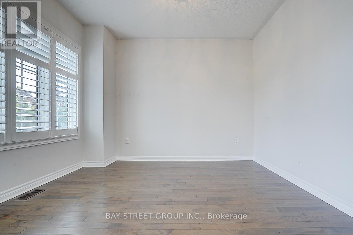 852 William Lee Avenue, Oshawa, Ontario  L1K 0W2 - Photo 4 - E12486568