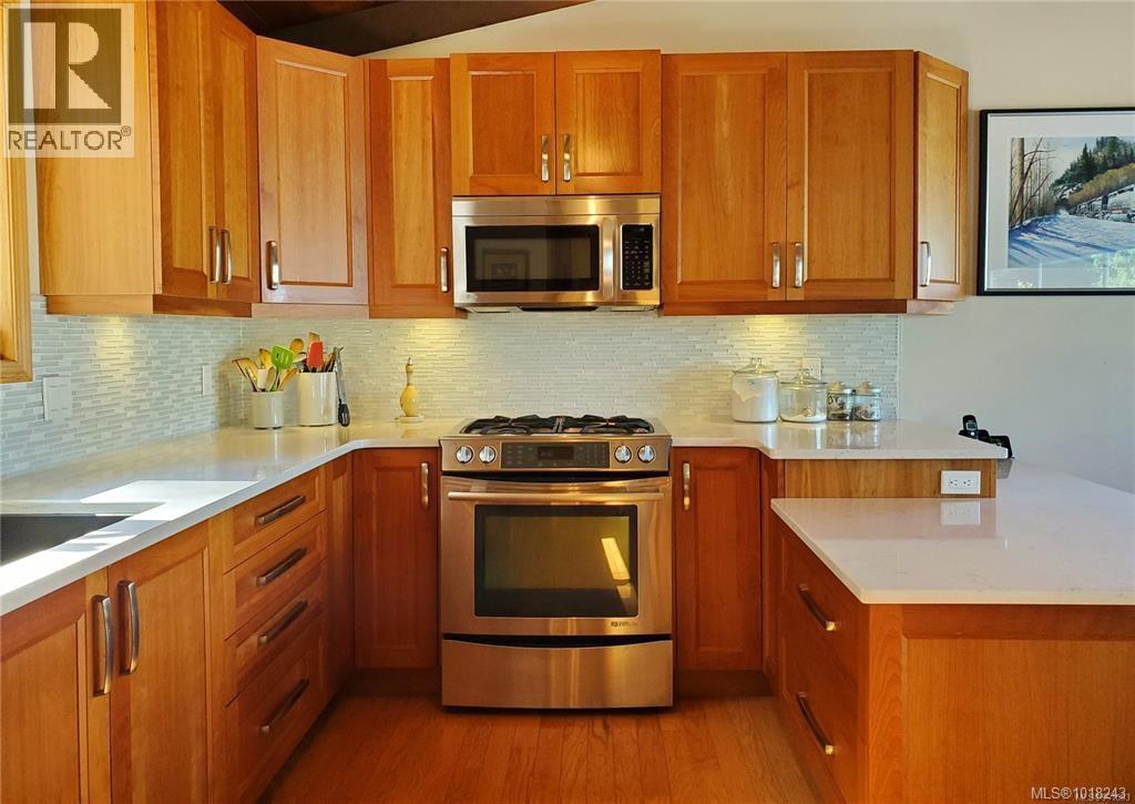 270 Cedar St, Tofino, British Columbia  V0R 2Z0 - Photo 8 - 1018243