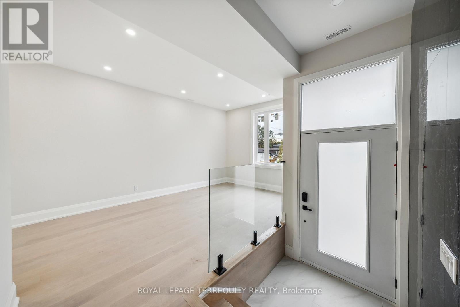 Main Floor - 10 Mack Avenue, Toronto, Ontario  M1L 1L9 - Photo 5 - E12484792