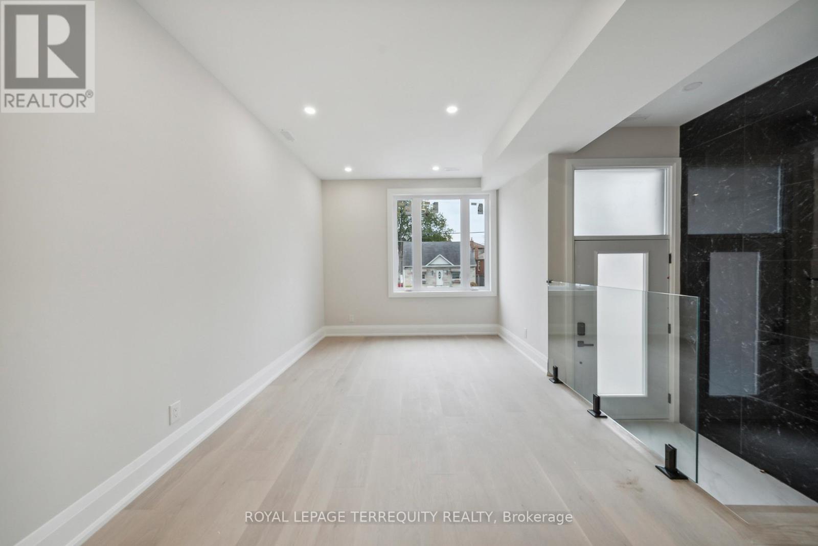 Main Floor - 10 Mack Avenue, Toronto, Ontario  M1L 1L9 - Photo 4 - E12484792