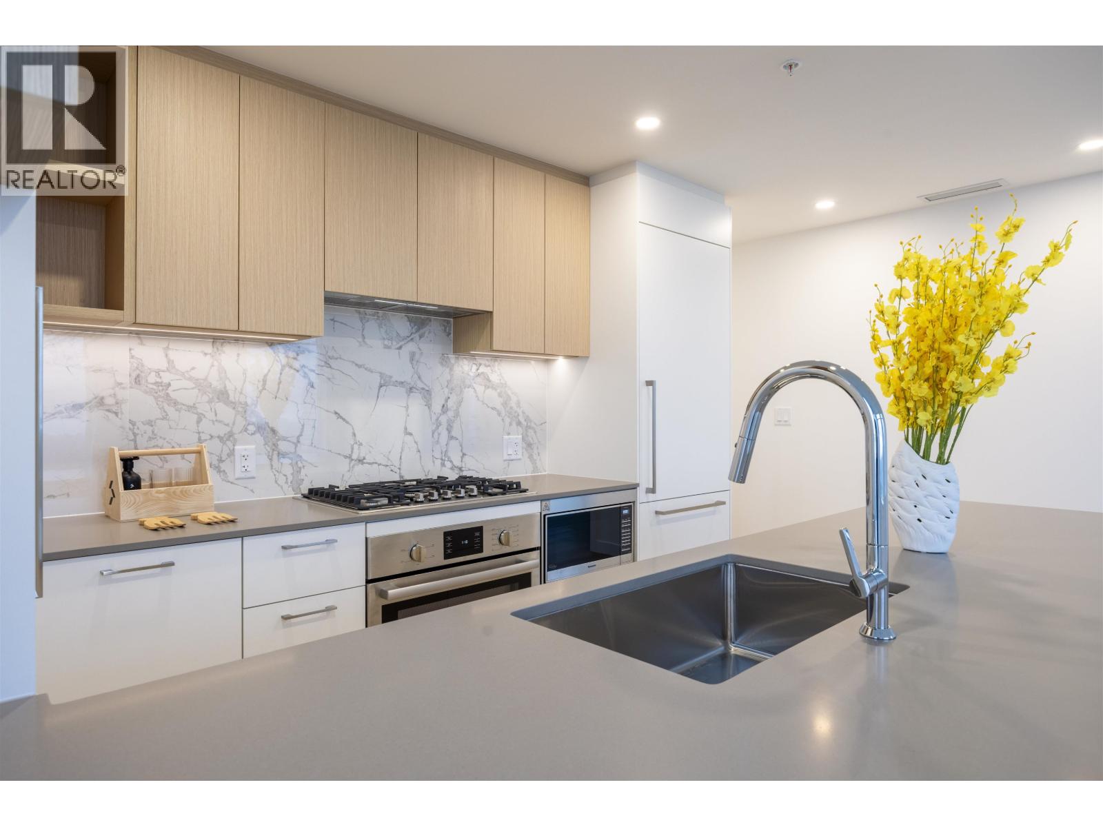 2001 6468 Willingdon Avenue, Burnaby, British Columbia  V5H 0L3 - Photo 9 - R3053278