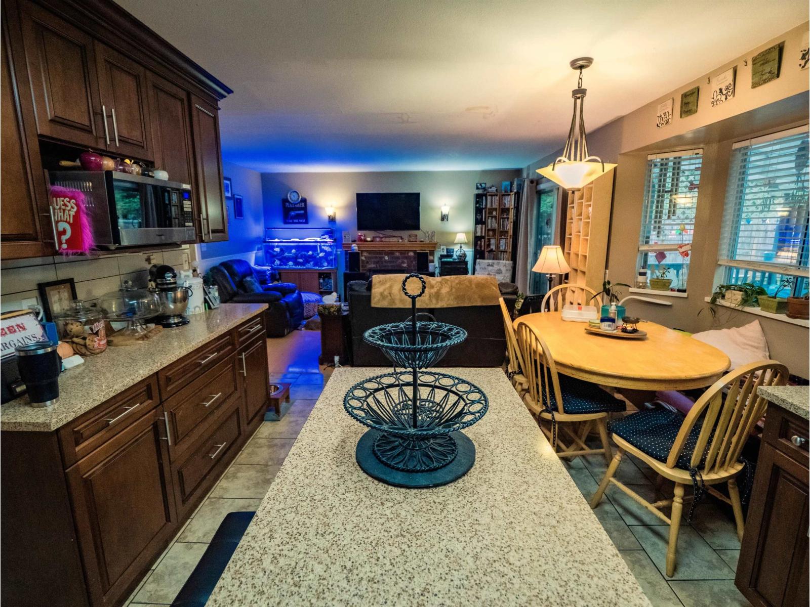 18961 60b Avenue, Surrey, British Columbia  V3S 8A4 - Photo 3 - R3062504