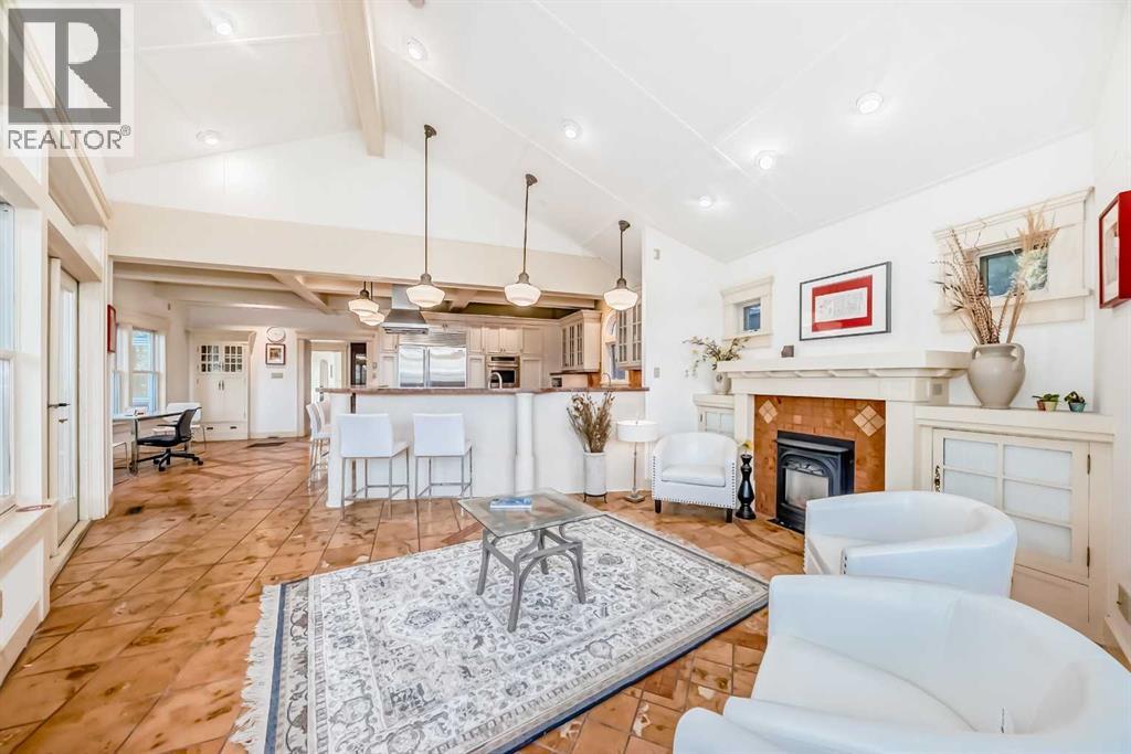 342 Superior Avenue Sw, Calgary, Alberta  T3C 2J2 - Photo 3 - A2265777