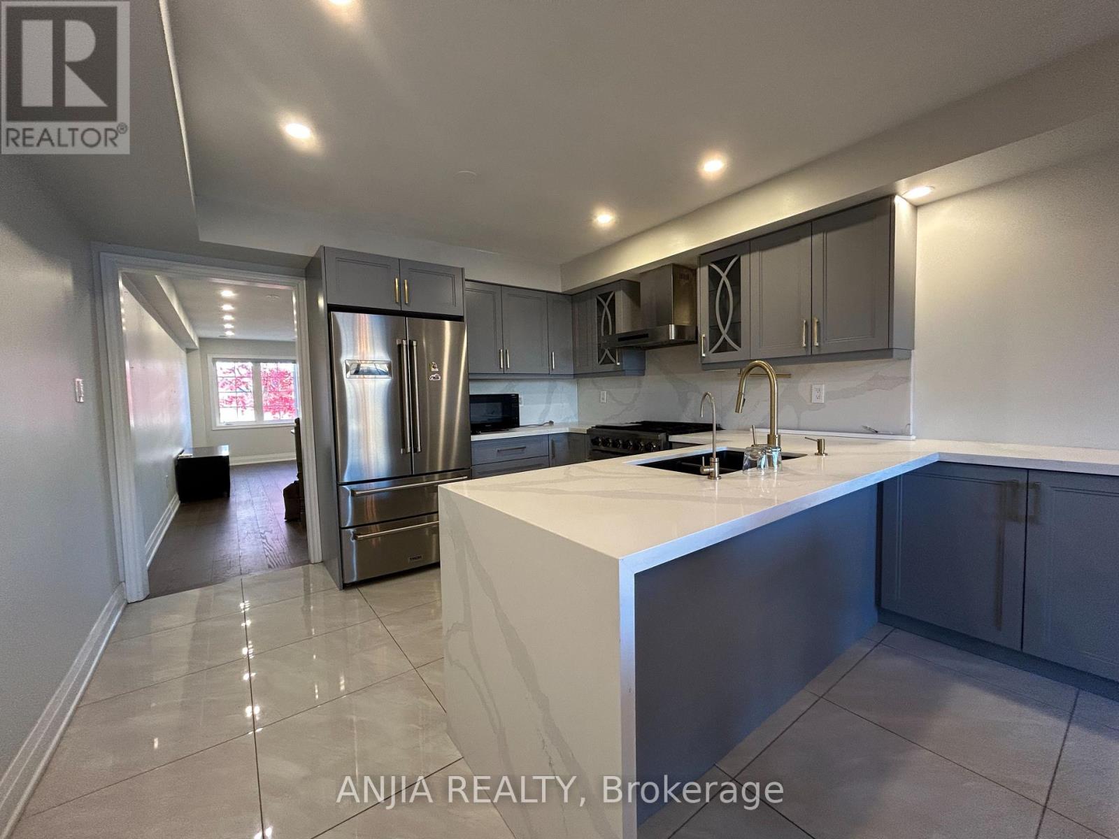 2670 Bur Oak Avenue, Markham, Ontario  L6B 1J1 - Photo 4 - N12486579