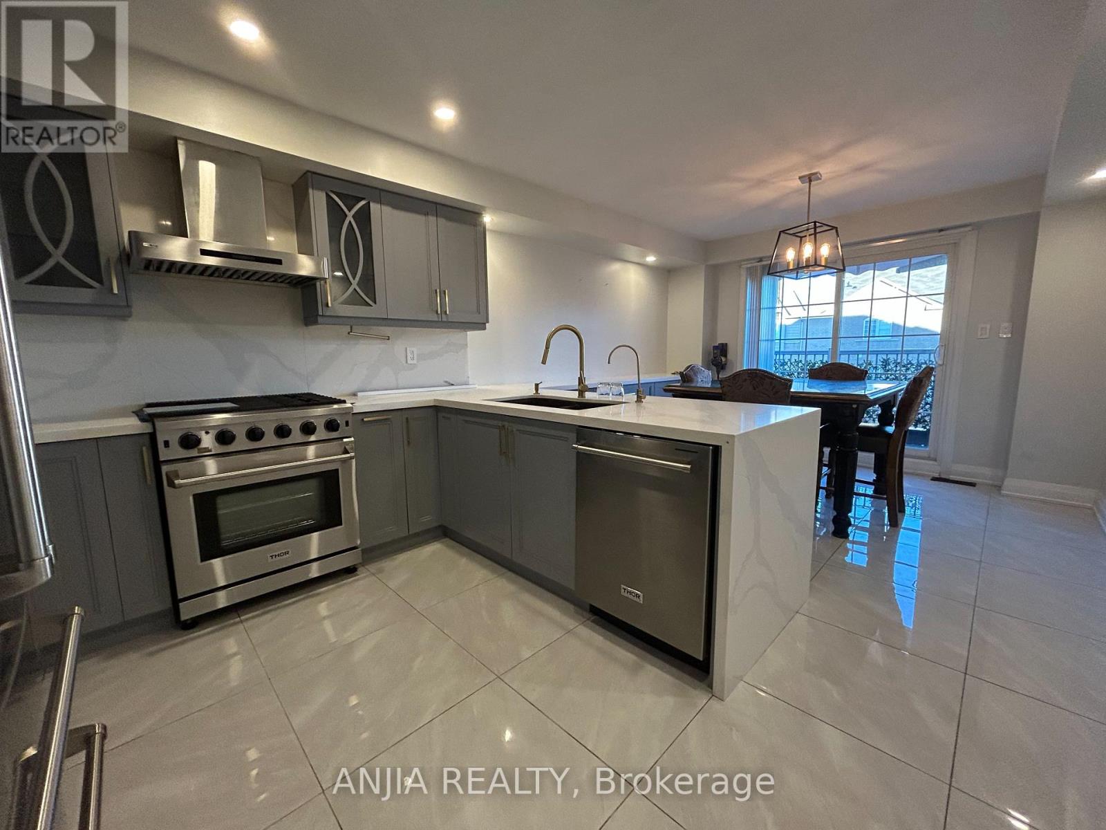 2670 Bur Oak Avenue, Markham, Ontario  L6B 1J1 - Photo 5 - N12486579