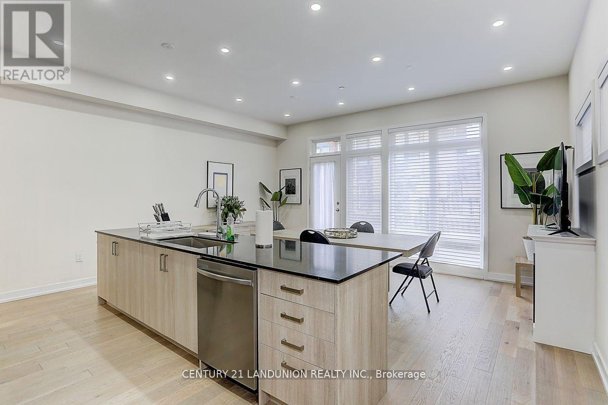 15 Ingersoll Lane, Richmond Hill, Ontario  L4E 1G9 - Photo 10 - N12486599