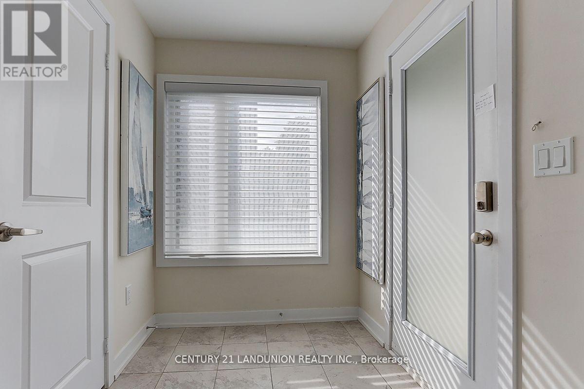 15 Ingersoll Lane, Richmond Hill, Ontario  L4E 1G9 - Photo 2 - N12486599