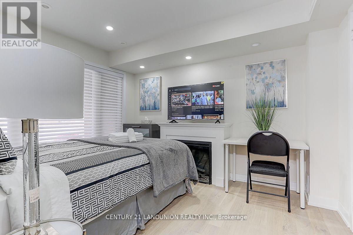 15 Ingersoll Lane, Richmond Hill, Ontario  L4E 1G9 - Photo 5 - N12486599