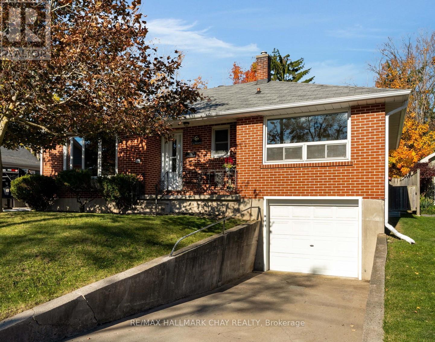 36 GROVE STREET E, Barrie, Ontario