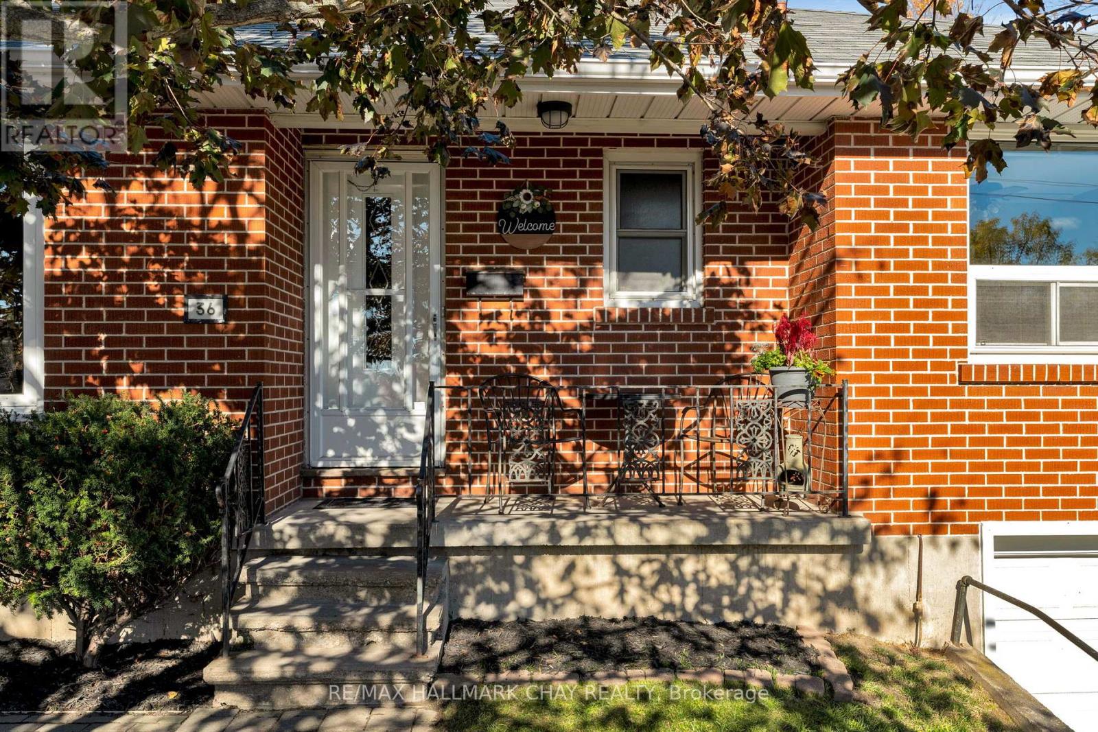 36 Grove Street E, Barrie, Ontario  L4M 2N7 - Photo 3 - S12486553