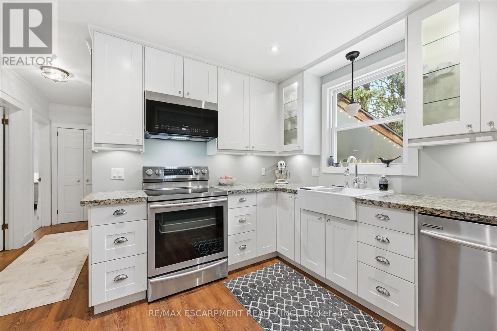 415 Henderson Road, Burlington, Ontario  L7L 2P6 - Photo 9 - W12486547