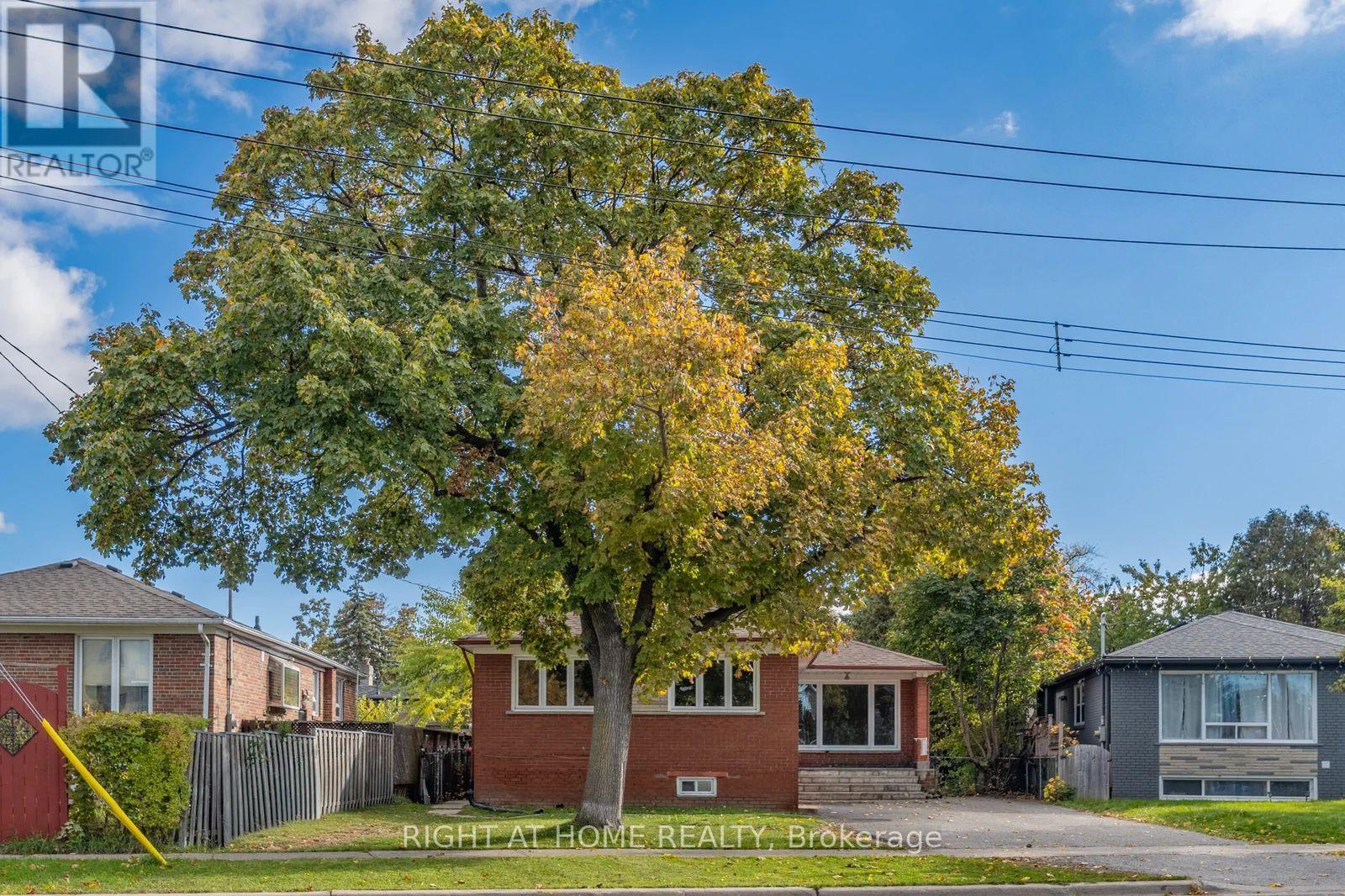 7a - 7 Westhumber Boulevard, Toronto, Ontario  M3B 0A7 - Photo 2 - W12486564