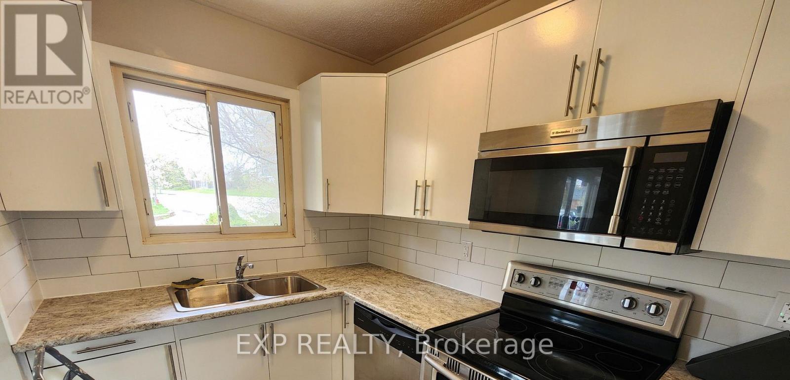 Main Level - 89 Wellington Street E, Brampton, Ontario  L6W 1Y6 - Photo 3 - W12486593