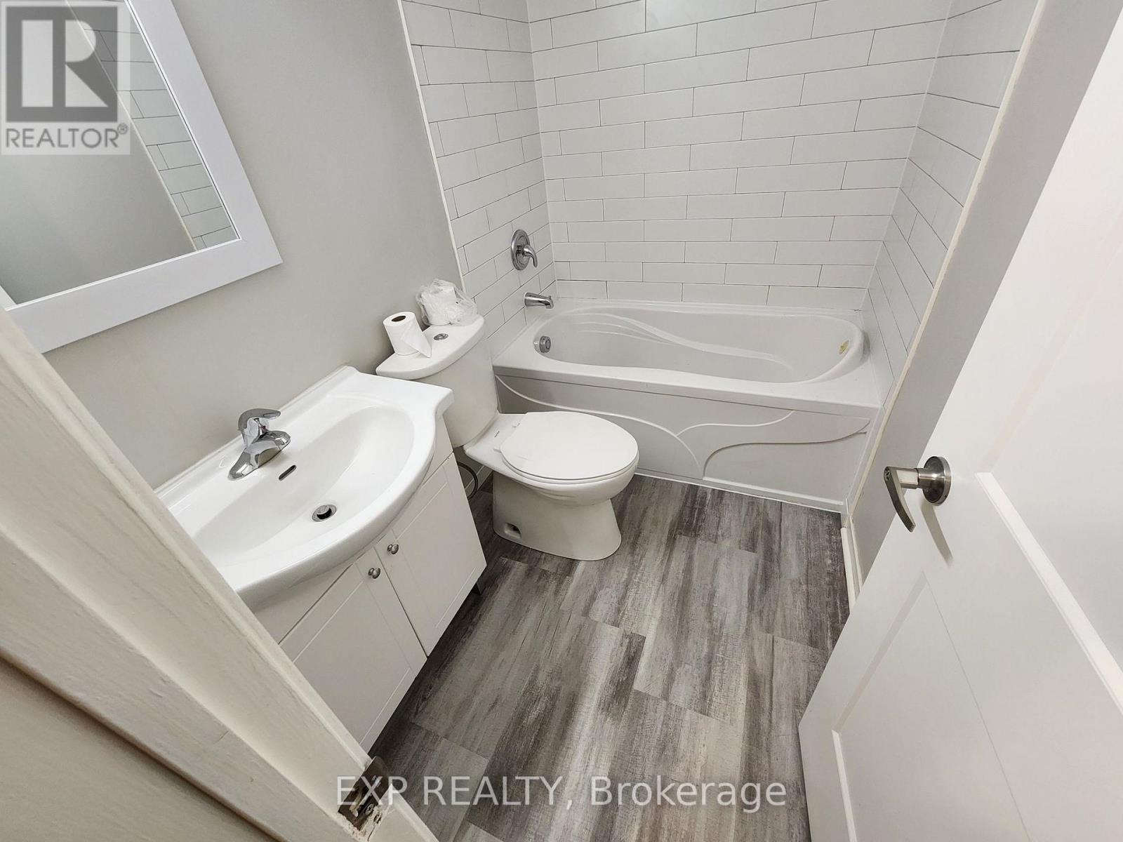 Main Level - 89 Wellington Street E, Brampton, Ontario  L6W 1Y6 - Photo 5 - W12486593