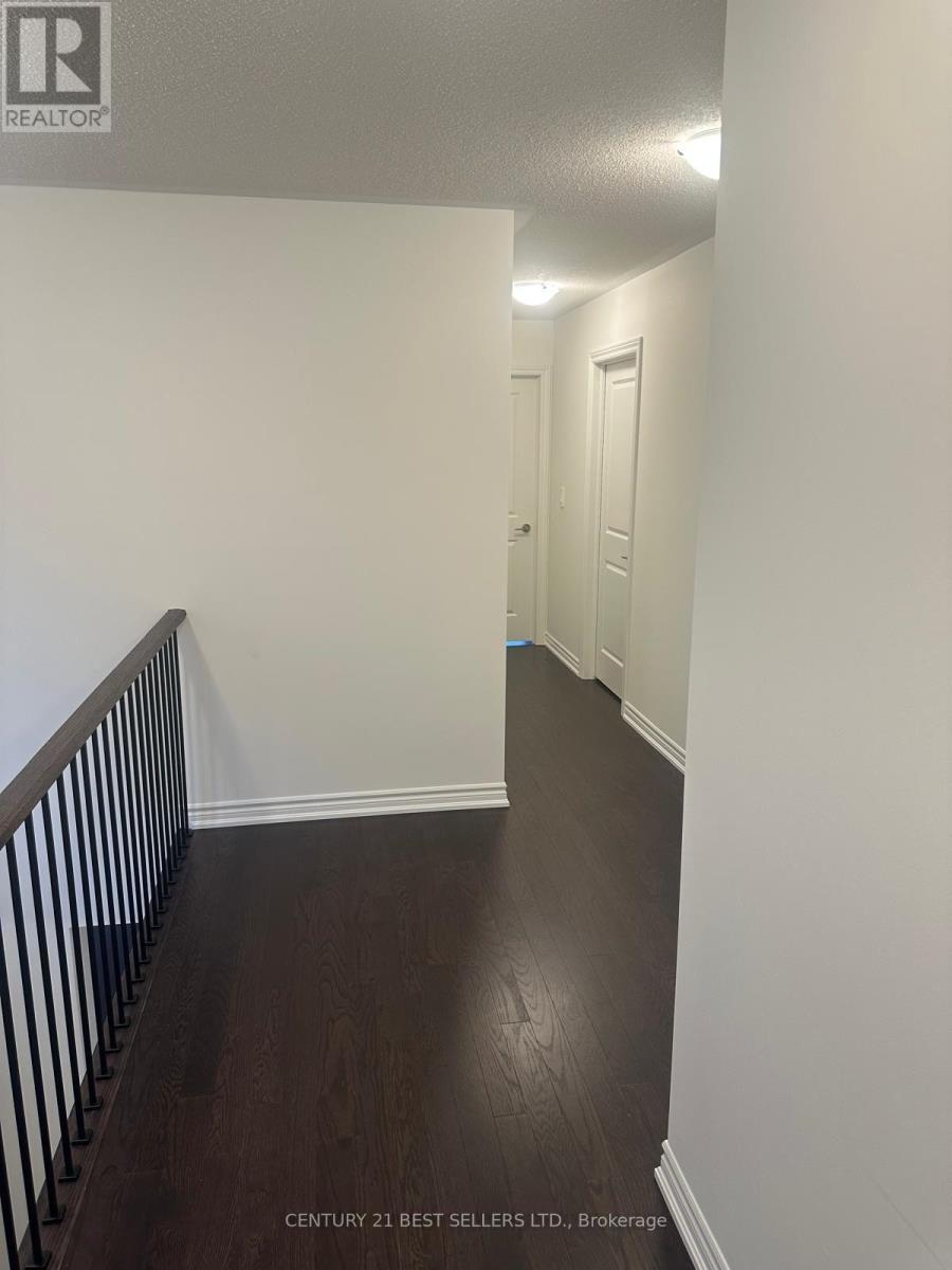 <div class="slider-price">$4,000 Monthly</div><p>1474 Savoline Boulevard, Milton, Ontario</p>