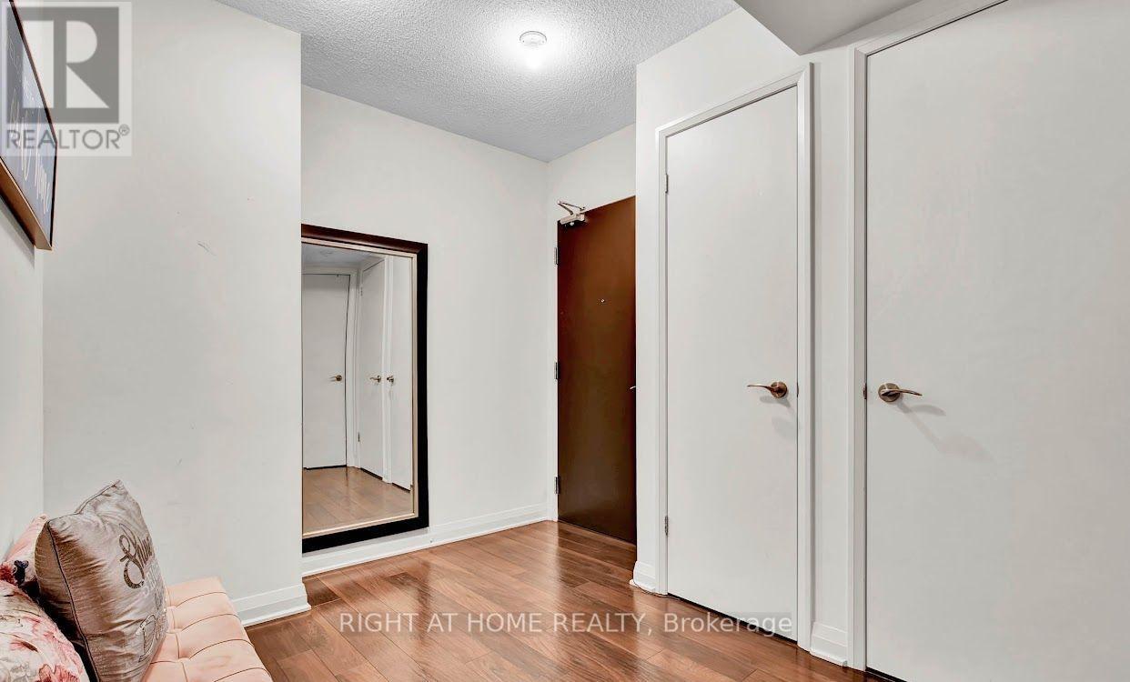 1804 - 5 Valhalla Inn Road, Toronto, Ontario  M9B 1S9 - Photo 5 - W12486608