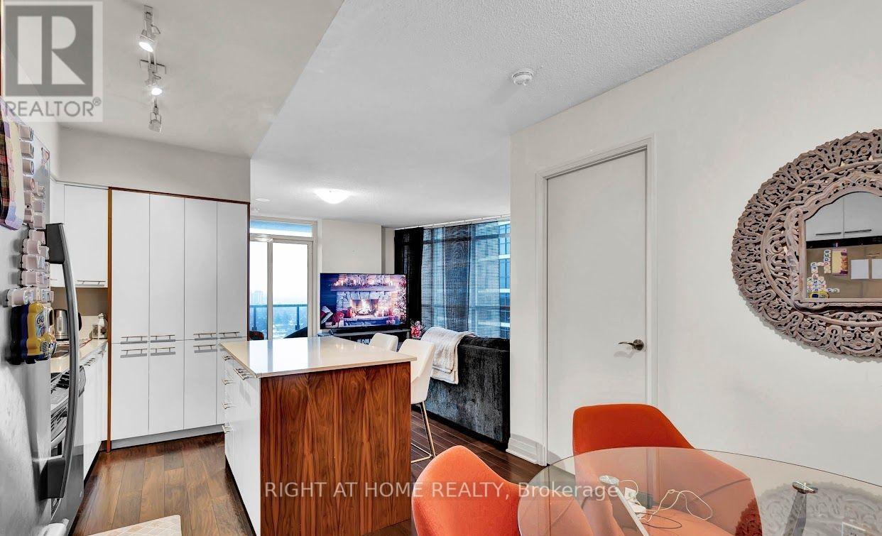 1804 - 5 Valhalla Inn Road, Toronto, Ontario  M9B 1S9 - Photo 7 - W12486608