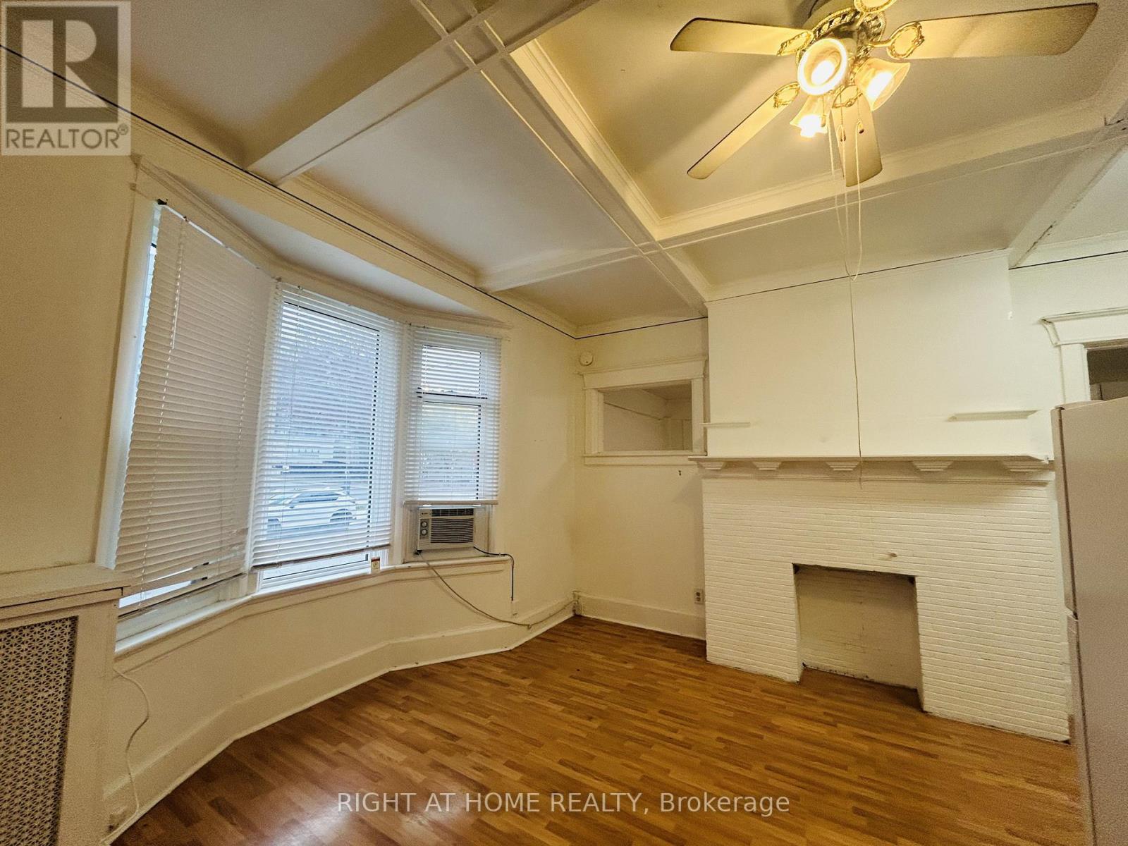 5 - 60 Long Branch Avenue, Toronto, Ontario  M8W 3J2 - Photo 2 - W12486620