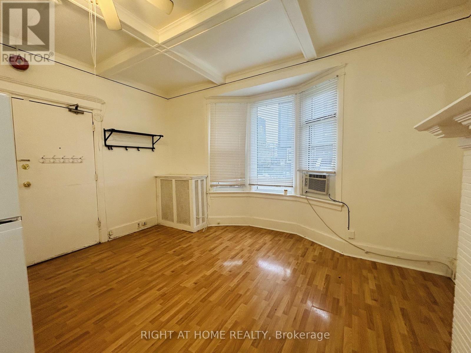 5 - 60 Long Branch Avenue, Toronto, Ontario  M8W 3J2 - Photo 3 - W12486620