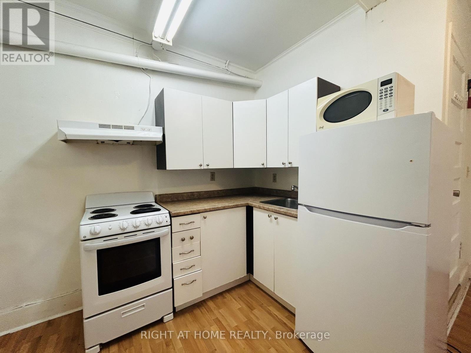 5 - 60 Long Branch Avenue, Toronto, Ontario  M8W 3J2 - Photo 5 - W12486620