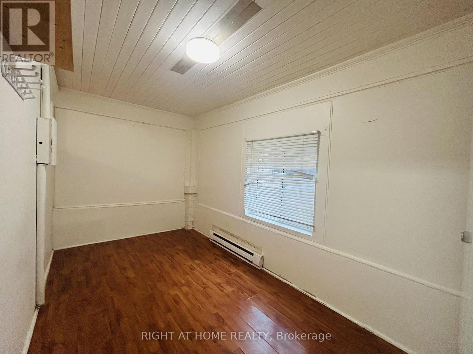 5 - 60 Long Branch Avenue, Toronto, Ontario  M8W 3J2 - Photo 6 - W12486620