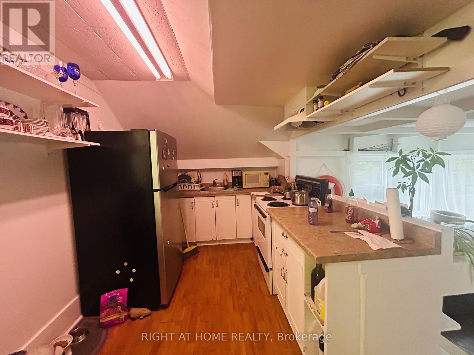 2 - 60 Long Branch Avenue, Toronto, Ontario  M8W 3J2 - Photo 3 - W12486621