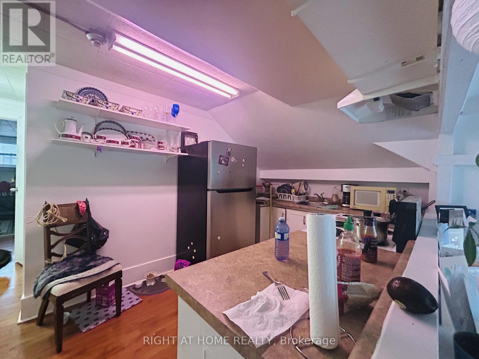 2 - 60 Long Branch Avenue, Toronto, Ontario  M8W 3J2 - Photo 4 - W12486621