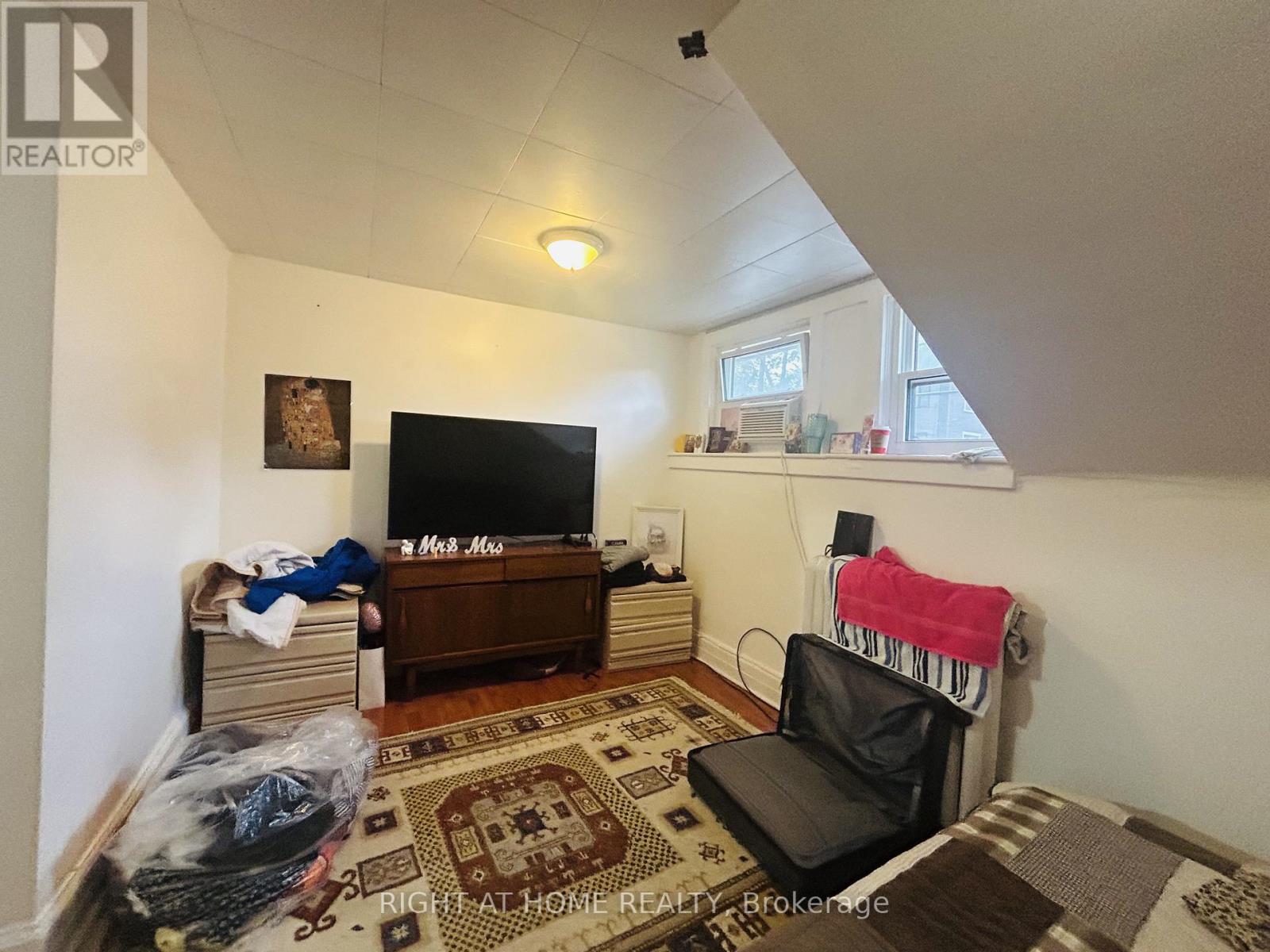 2 - 60 Long Branch Avenue, Toronto, Ontario  M8W 3J2 - Photo 8 - W12486621