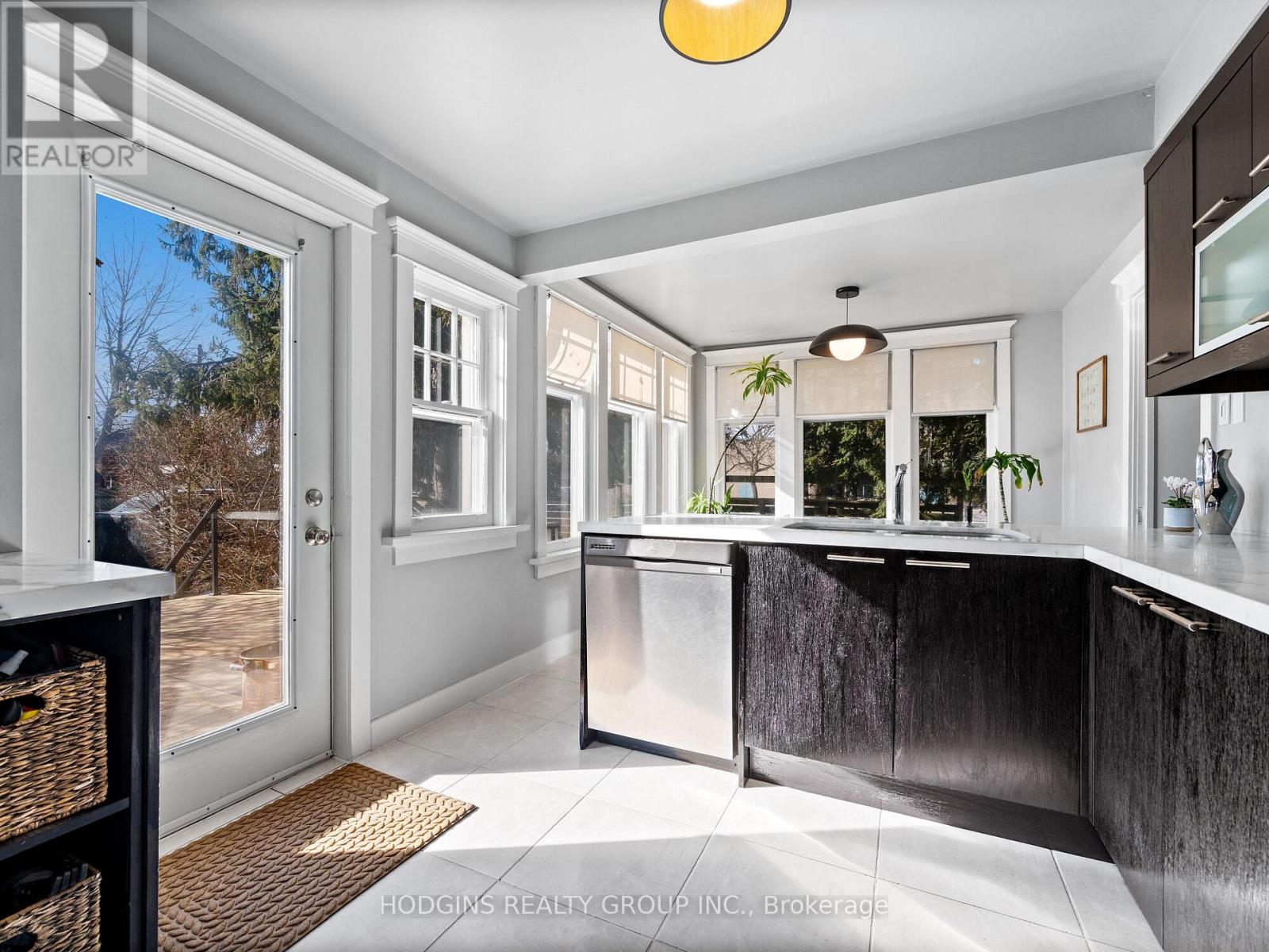 26 Brant Avenue, Mississauga, Ontario  L5G 3N8 - Photo 12 - W12486623