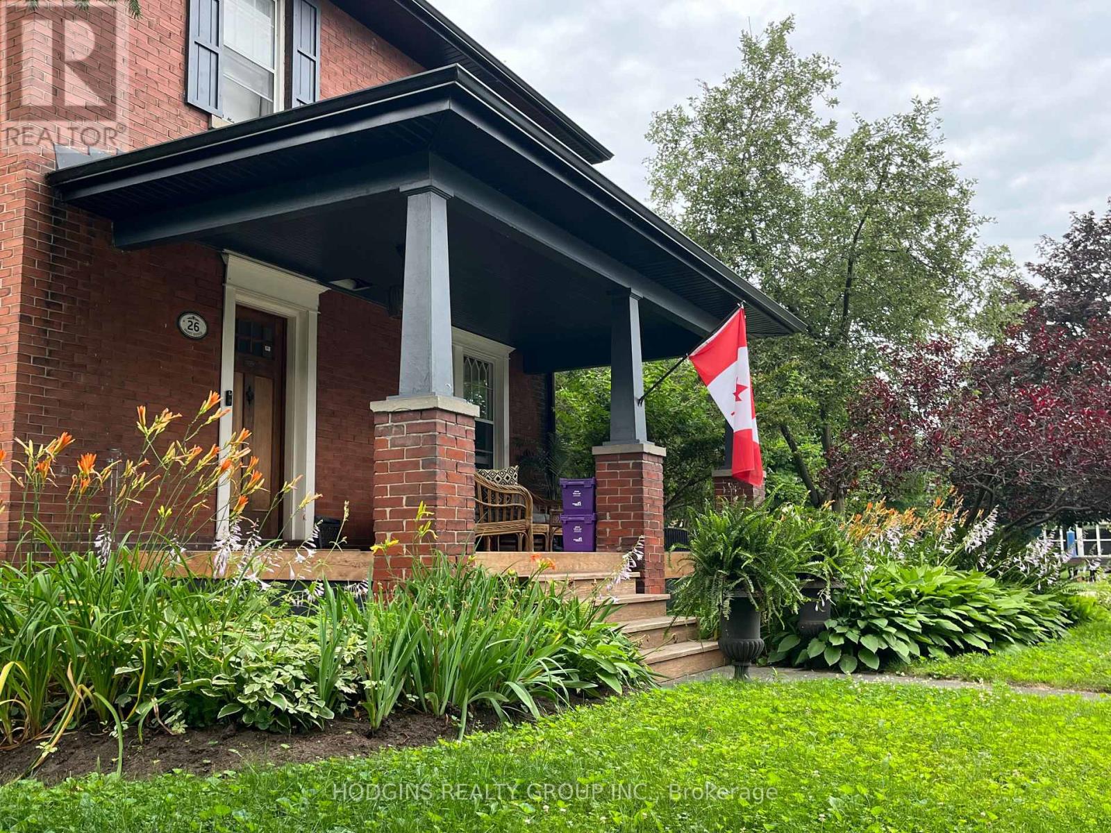 26 Brant Avenue, Mississauga, Ontario  L5G 3N8 - Photo 2 - W12486623